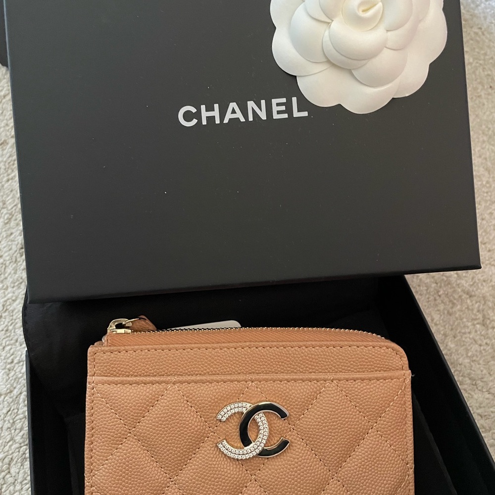Chanel Beige Caviar Card holder with zipper